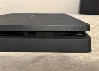 Console PS4 Slim Nera + 2 giochi