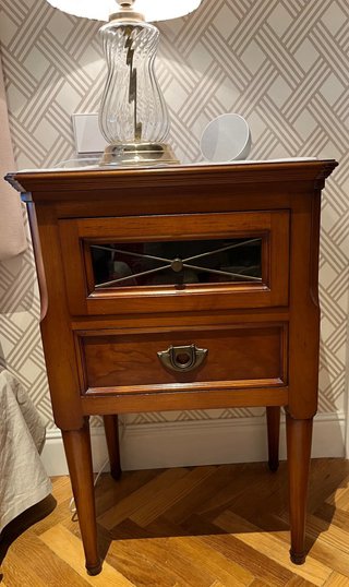 Cómoda de madera y 2 mesillas