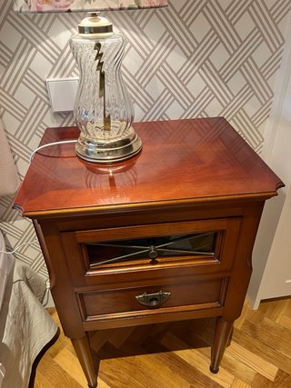 Cómoda de madera y 2 mesillas