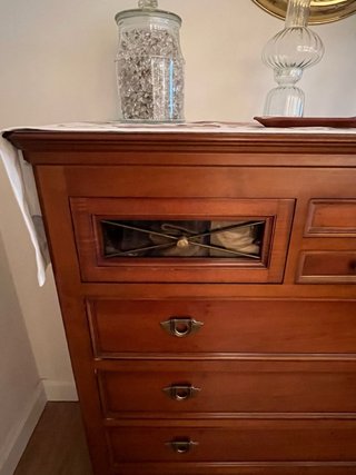 Cómoda de madera y 2 mesillas