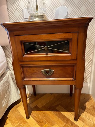Cómoda de madera y 2 mesillas