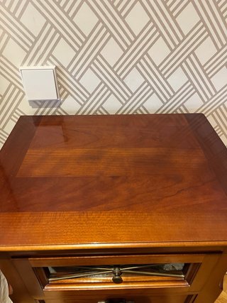 Cómoda de madera y 2 mesillas