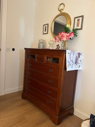 Cómoda de madera y 2 mesillas