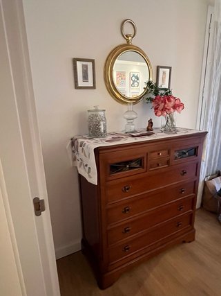 Cómoda de madera y 2 mesillas
