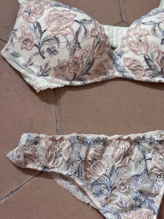 Conjunto lencería floral beige y rosa