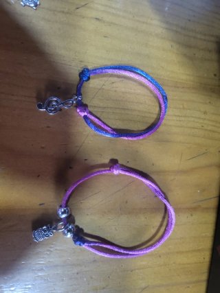 Pulsera con charm de búho y cuentas plateadas