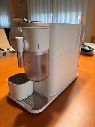 Cafetera Nespresso Lattissima One Blanca