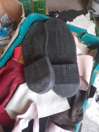 Retales de piel y accesorios para manualidades