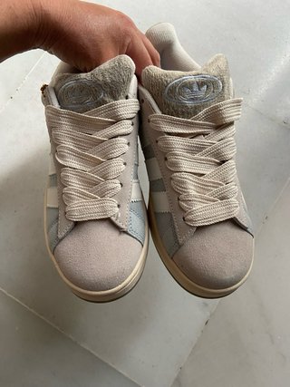Zapatillas Adidas Beige y azul claro