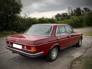 MERCEDES-BENZ 280E W123 (1976)