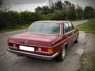 MERCEDES-BENZ 280E W123 (1976)