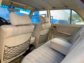 MERCEDES-BENZ 280E W123 (1976)