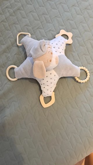 Peluche estrella con sonajero y mordedor