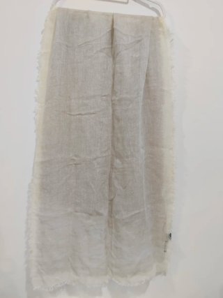 Pañuelo plateado y blanco