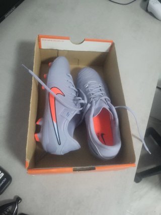 Zapatillas Fútbol Nike Grises Naranja