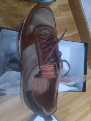 Zapatillas deportivas beige y marrón