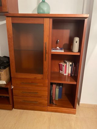 Mueble de comedor madera y cristal