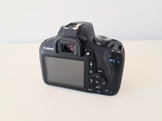 2.452 DISPAROS Canon EOS 2000D (cuerpo)