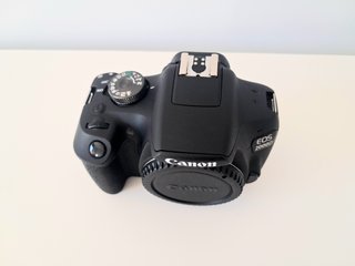 2.452 DISPAROS Canon EOS 2000D (cuerpo)