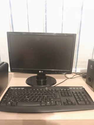 Ordenador completo LG con altavoces Logitech
