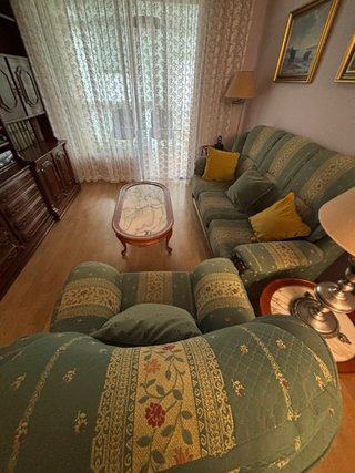 Juego de sofás de tela y madera