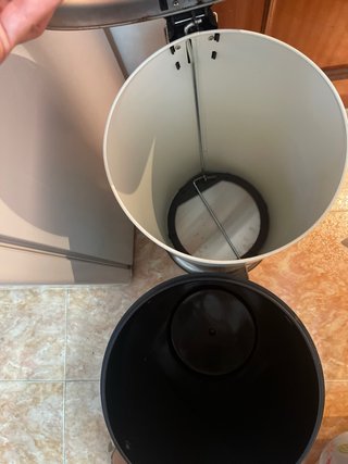 Cubo de basura metal y plástico