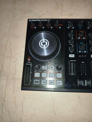Controlador DJ Traktor Kontrol S2 MK2