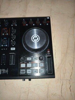 Controlador DJ Traktor Kontrol S2 MK2