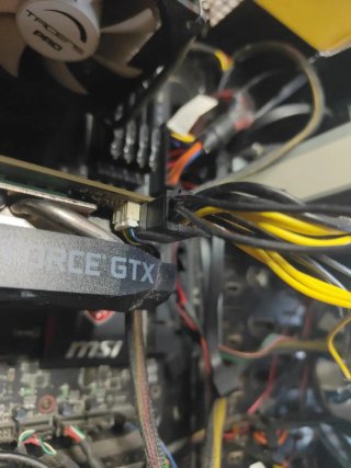 Fuente de Alimentación Antec 520W 80 Plus Gold