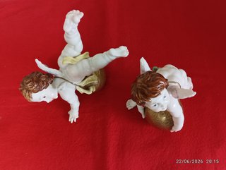 2 Figuras Ángeles Porcelana Bola Dorada