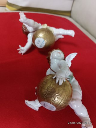 2 Figuras Ángeles Porcelana Bola Dorada