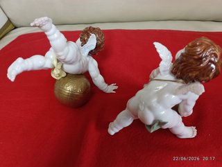 2 Figuras Ángeles Porcelana Bola Dorada