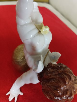 2 Figuras Ángeles Porcelana Bola Dorada