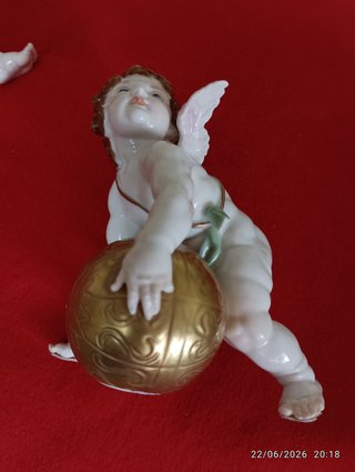 2 Figuras Ángeles Porcelana Bola Dorada
