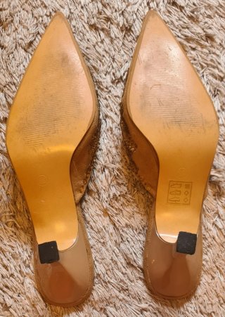 Mules Benini talla 38 con tacón y pedrería dorada