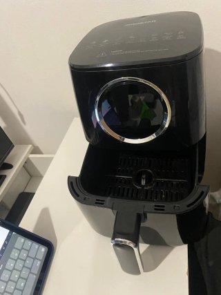 Freidora de aire Aigostar negra