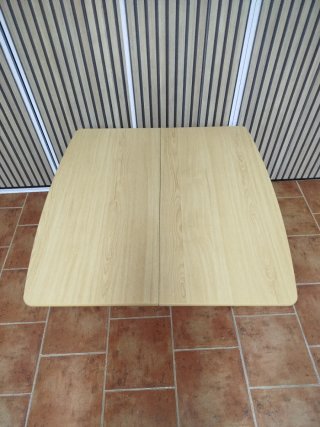 Mesa de cocina madera clara roble con cajón