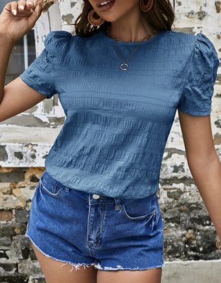 Blusa azul con mangas abullonadas