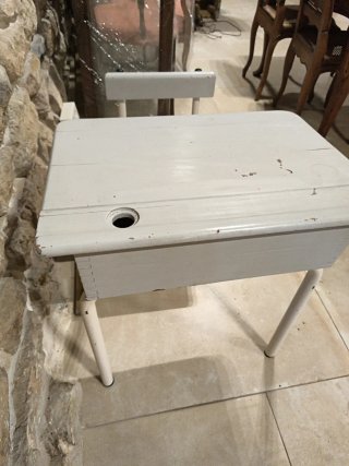 Escritorio con silla antiguo