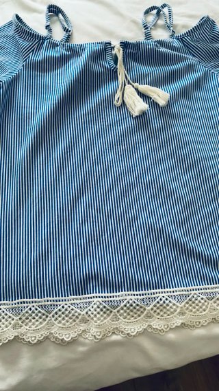 Blusa tirantes ajustables hombros descubiertos