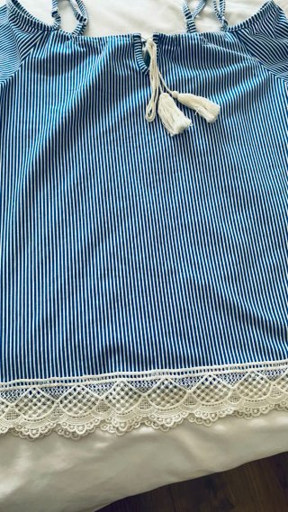 Blusa tirantes ajustables hombros descubiertos