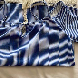 Blusa tirantes ajustables hombros descubiertos