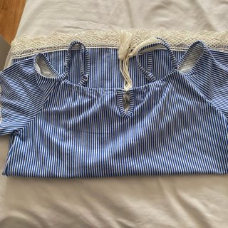 Blusa tirantes ajustables hombros descubiertos