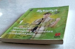 Libro Biología 1° Bach (Revuela) en buen estado.