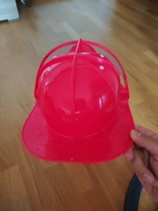 Casco bombero juguete rojo