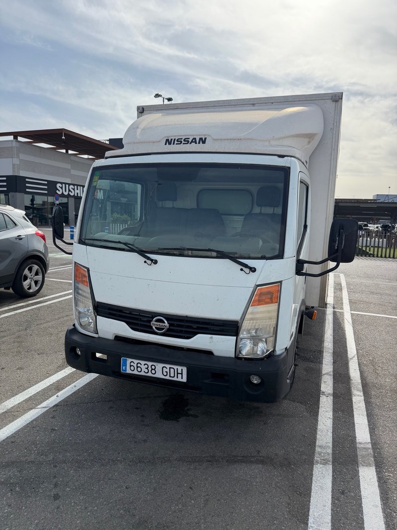 Nissan Cabstar 2010 - foto 1