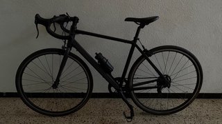 Bicicleta de carretera negra
