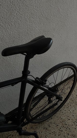Bicicleta de carretera negra