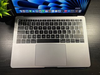MacBook Air 2019 / i5 / 8 / 128 / 87% Salud