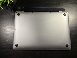MacBook Air 2019 / i5 / 8 / 128 / 87% Salud